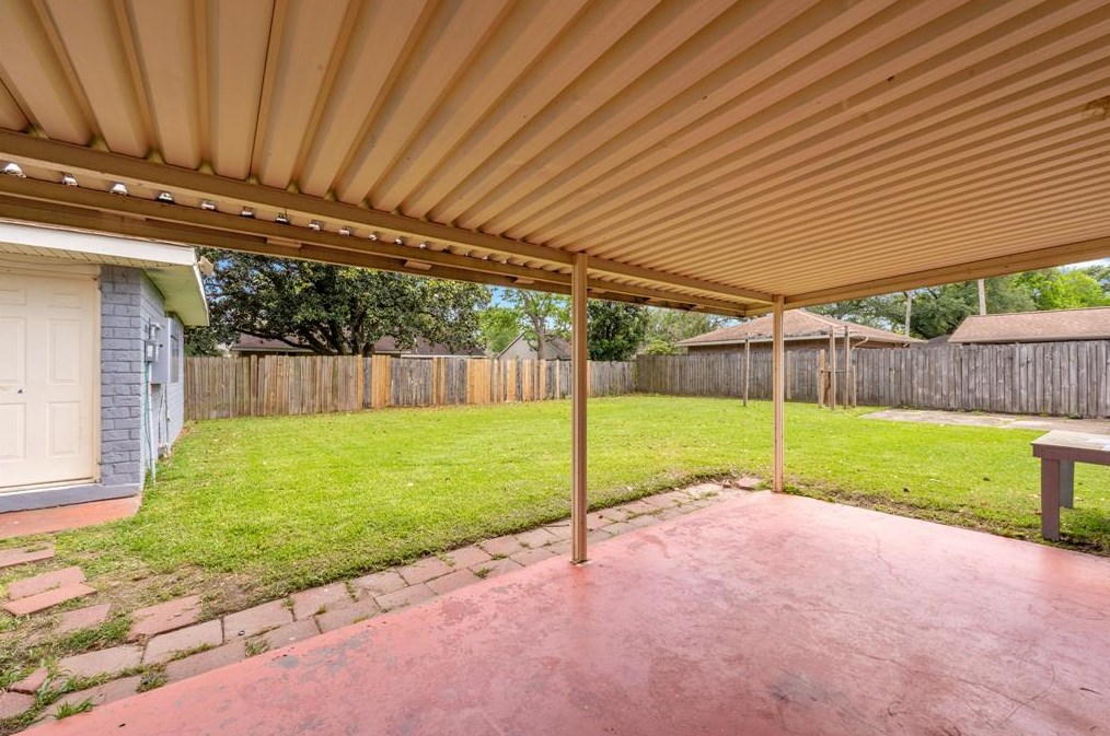 1102 Buoy, Houston TX  77062-4429 exterior