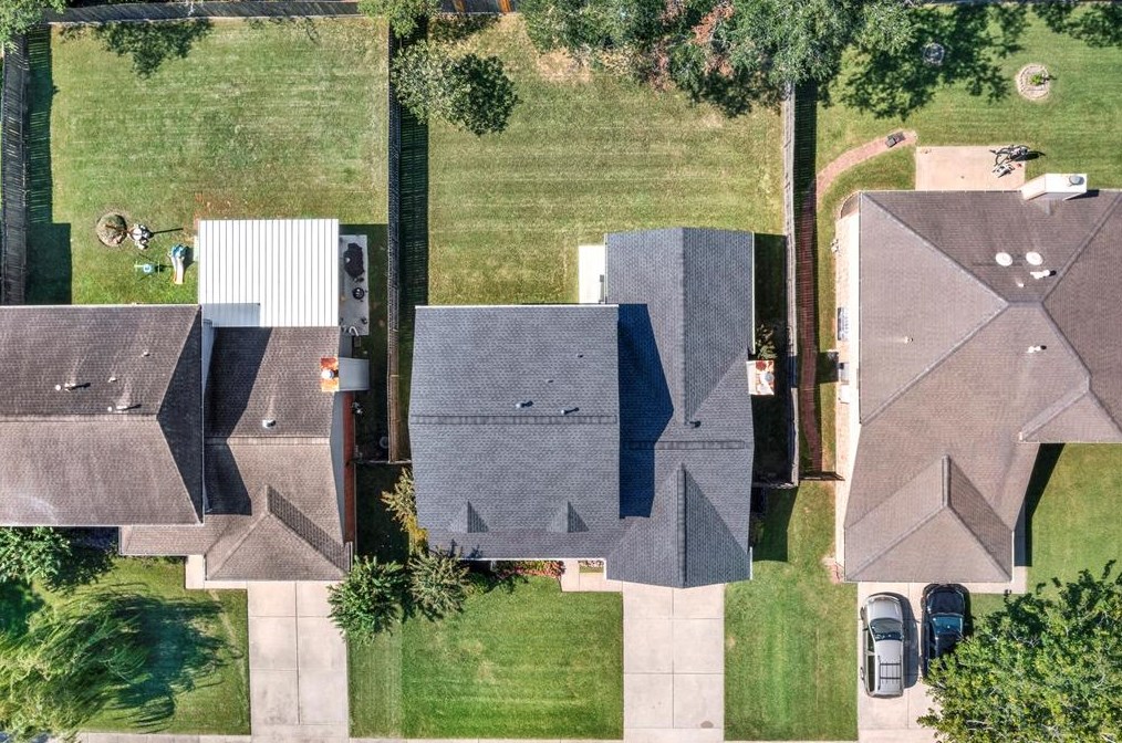 815 Lochnell Dr, Houston TX  77062-2610 exterior