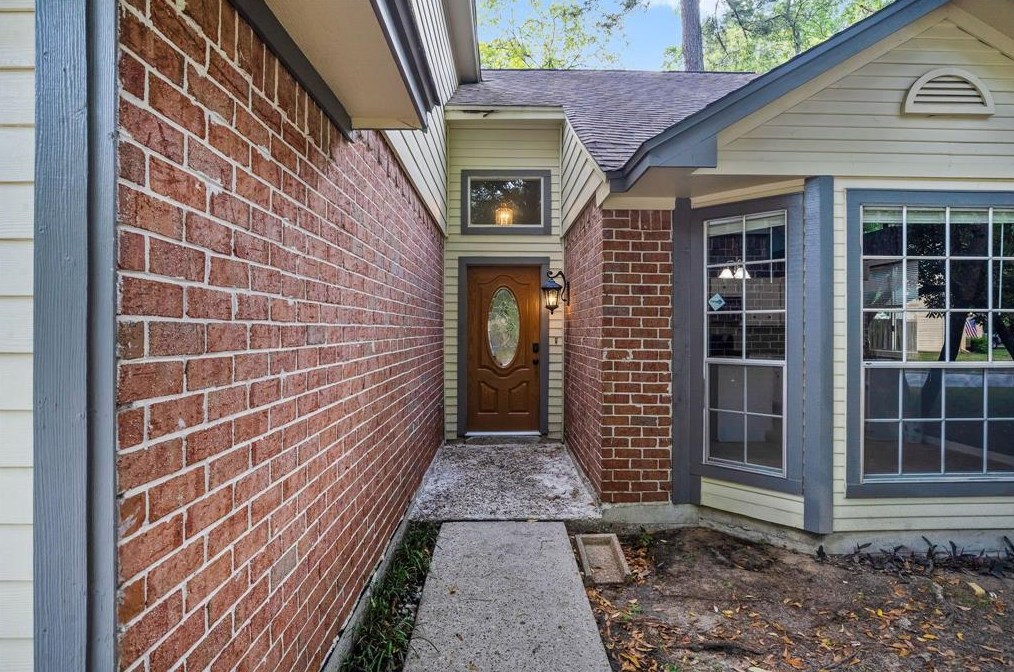 22 Rain Forest Ct, Spring TX  77380-2827 exterior