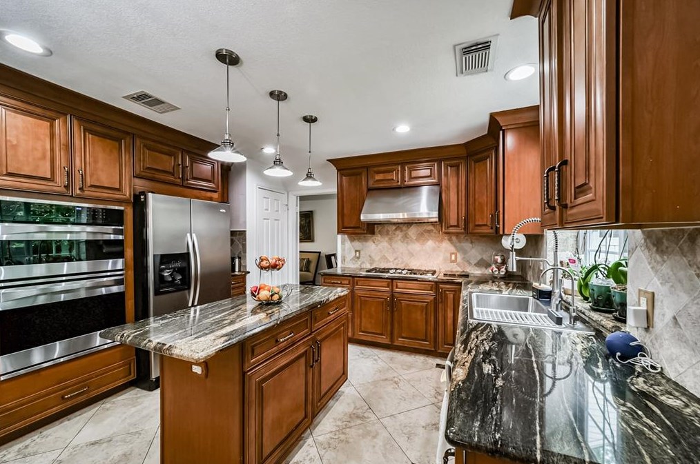 7411 Magnolia Shadows Ln, Houston TX  77095-4000 exterior