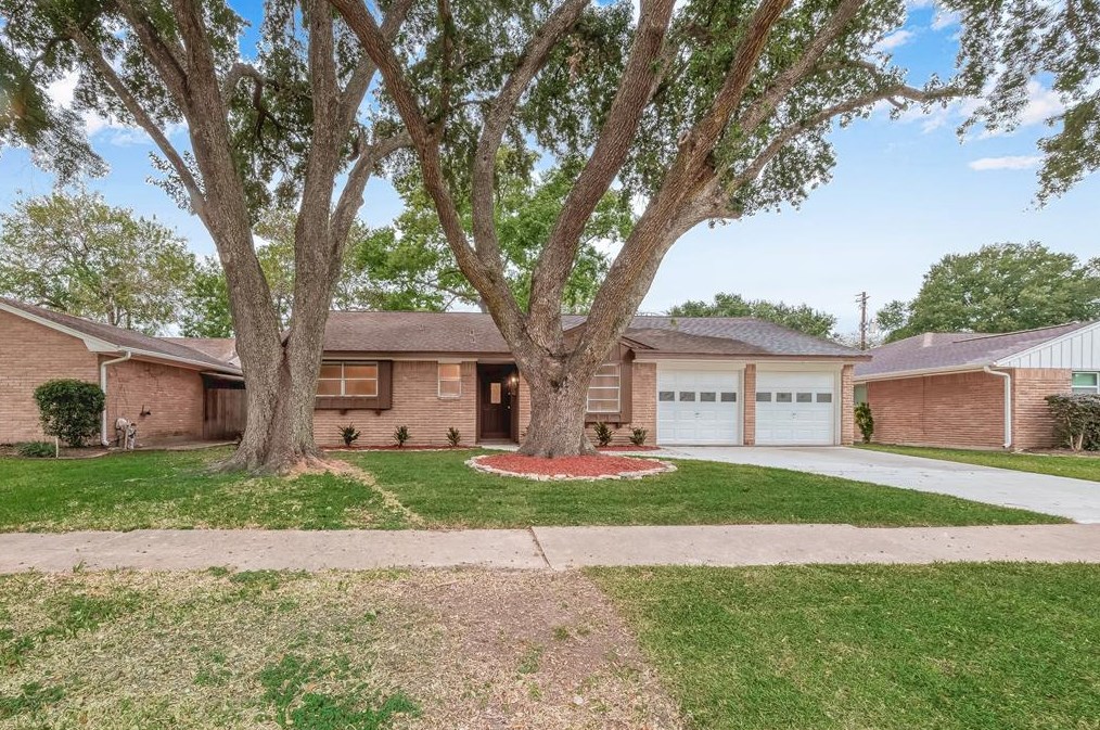8110 Cadawac Rd, Houston TX  77074-5905 exterior