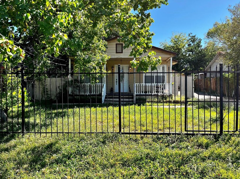 7704 Helmers St, Houston TX  77022-3742 exterior