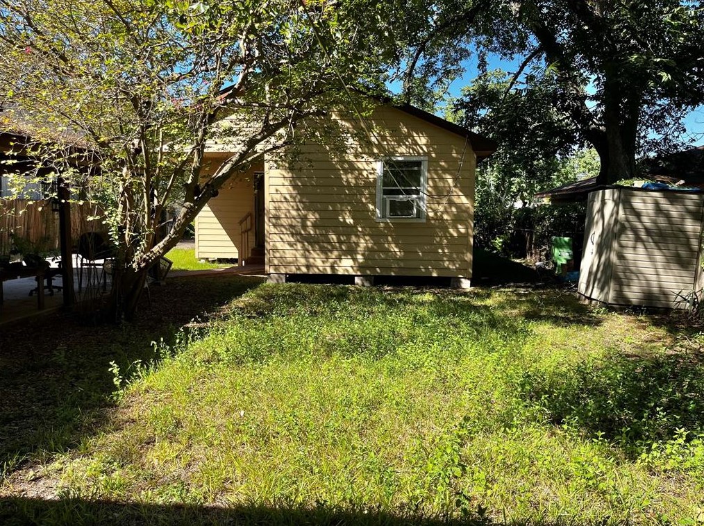 7704 Helmers St, Houston TX  77022-3742 exterior