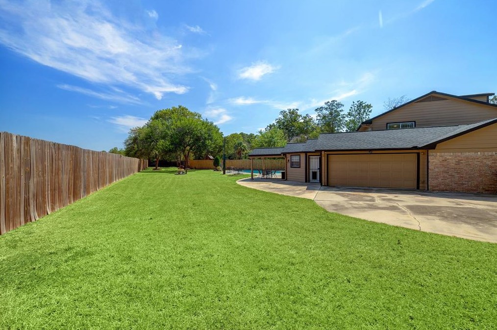 4706 Byu Vis Dr, Houston TX  77091-4504 exterior