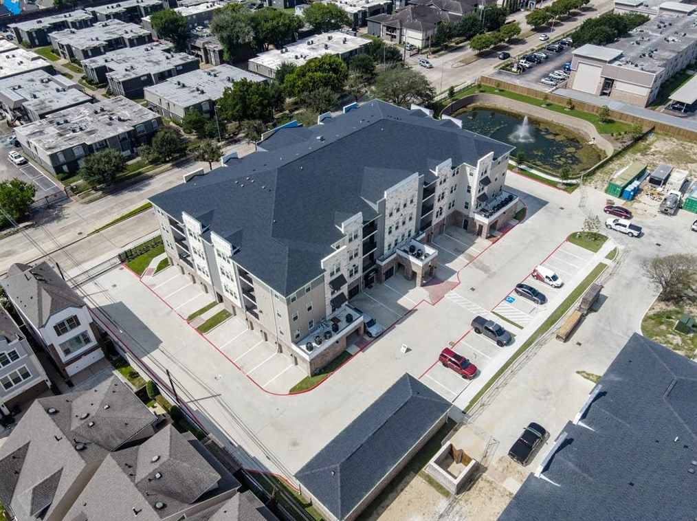 6804 Westview Dr, Houston TX  77055-6947 exterior
