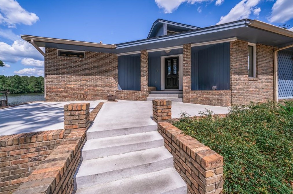 830 Forest Lk, Longview TX  75605-6989 exterior