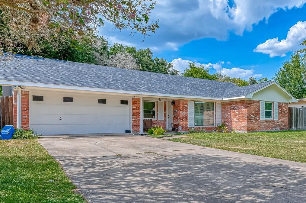 7006 Leader St, Houston TX  77074-3422 exterior