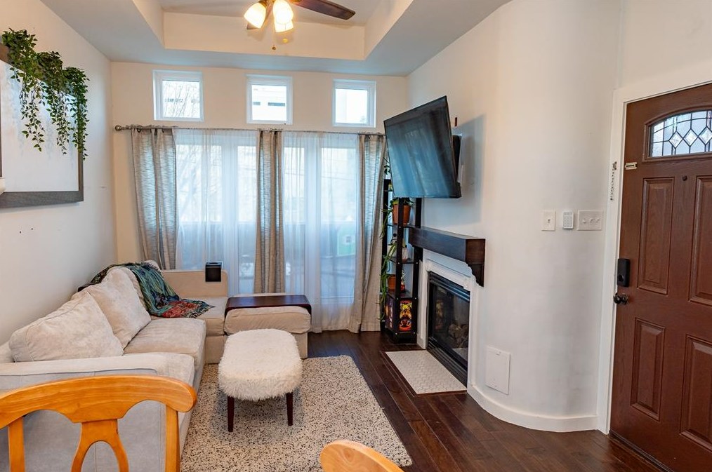 2716 Bagby St, Houston TX  77006-2204 exterior