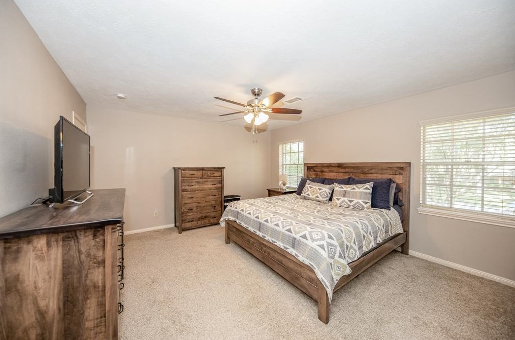 6623 Pebble Bch Dr, Houston TX  77069-2404 exterior