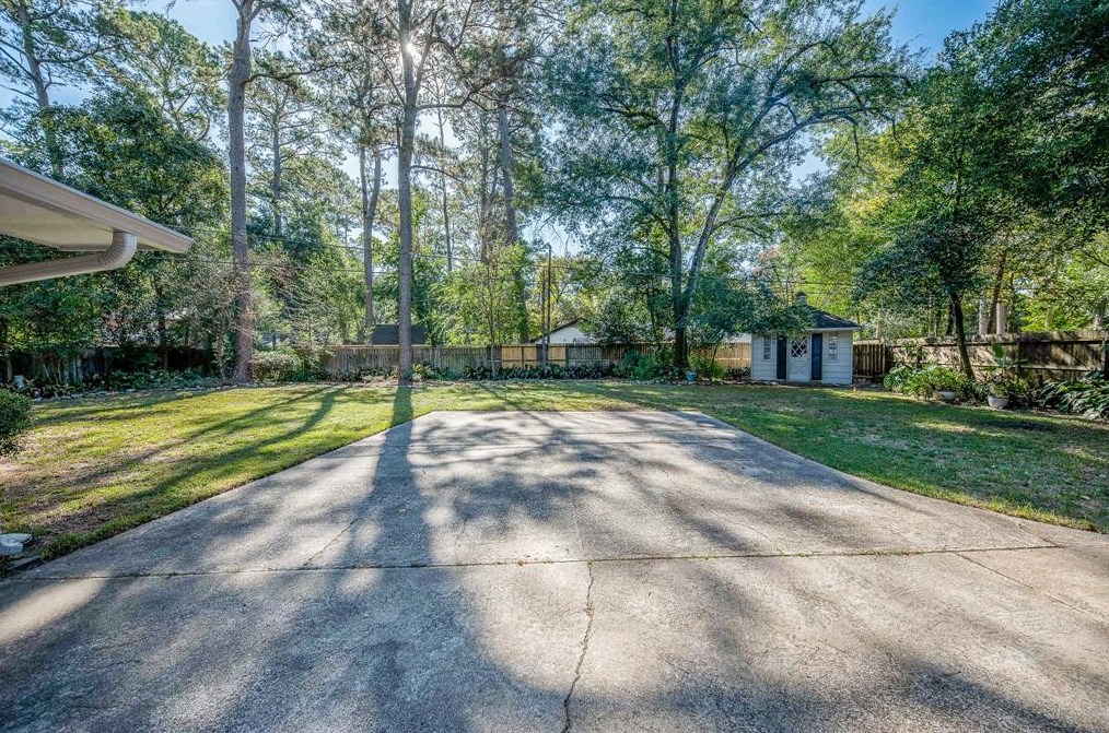 6623 Pebble Bch Dr, Houston TX  77069-2404 exterior