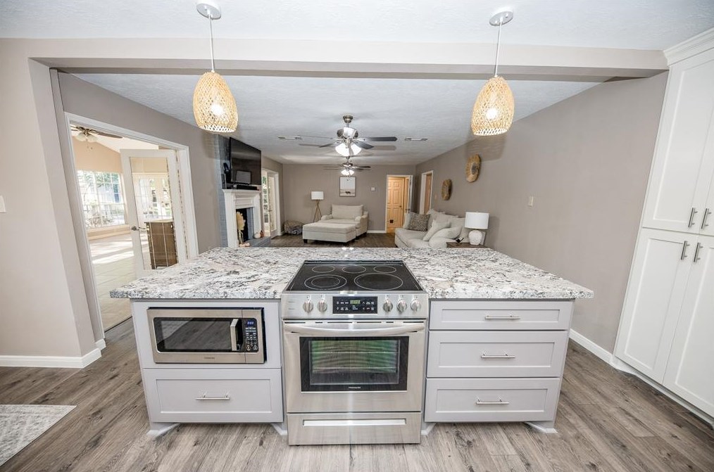 6623 Pebble Bch Dr, Houston TX  77069-2404 exterior