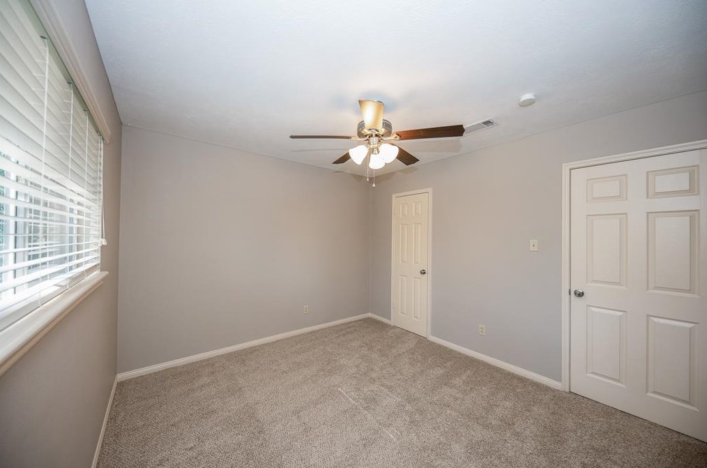 6623 Pebble Bch Dr, Houston TX  77069-2404 exterior