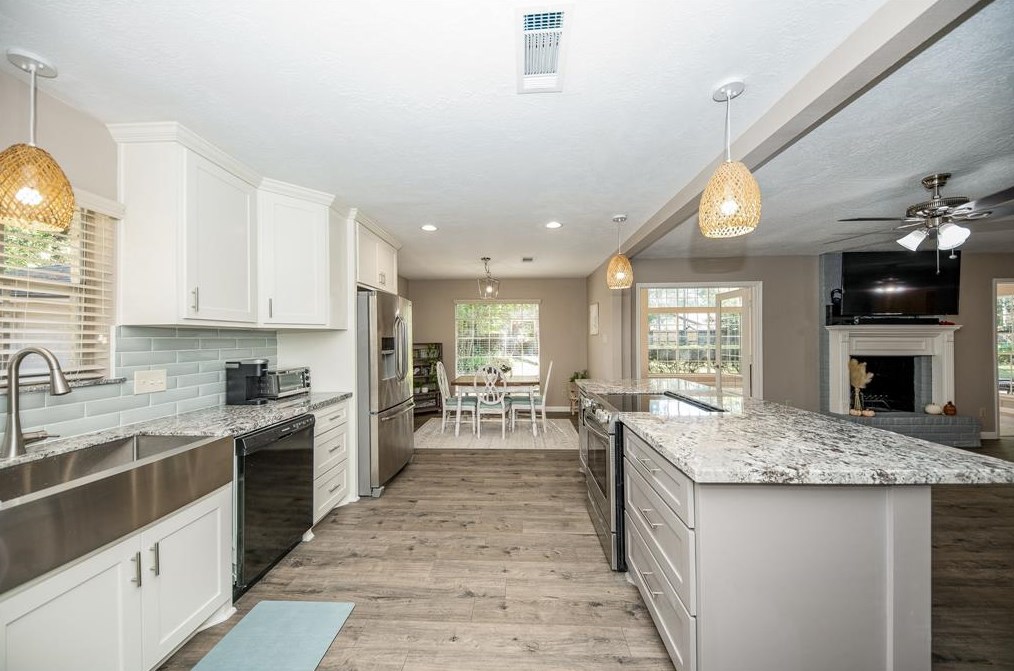 6623 Pebble Bch Dr, Houston TX  77069-2404 exterior