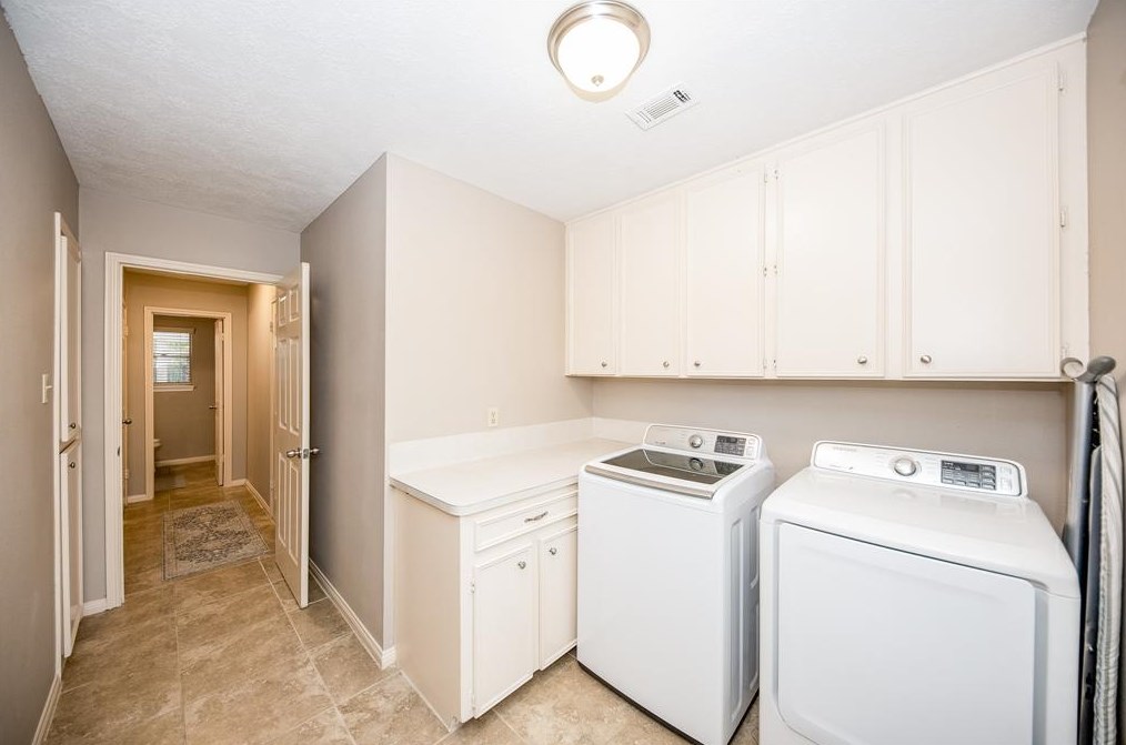 6623 Pebble Bch Dr, Houston TX  77069-2404 exterior