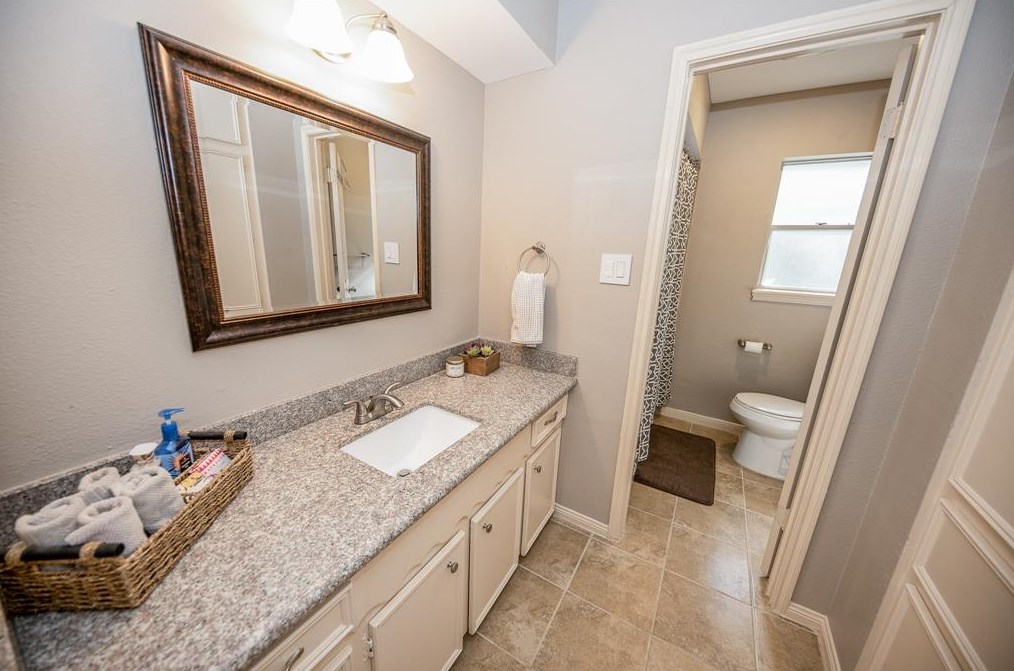 6623 Pebble Bch Dr, Houston TX  77069-2404 exterior