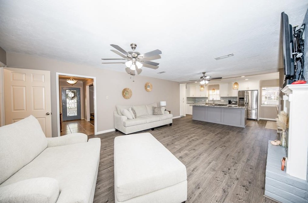 6623 Pebble Bch Dr, Houston TX  77069-2404 exterior