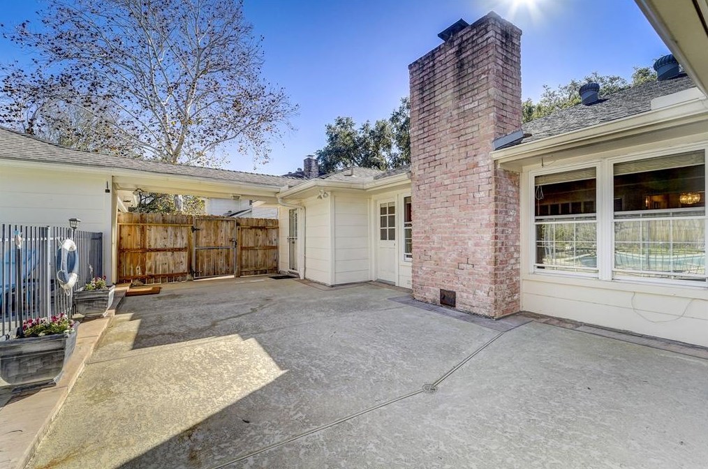 18102 Oakhampton Dr, Houston TX  77084-3261 exterior