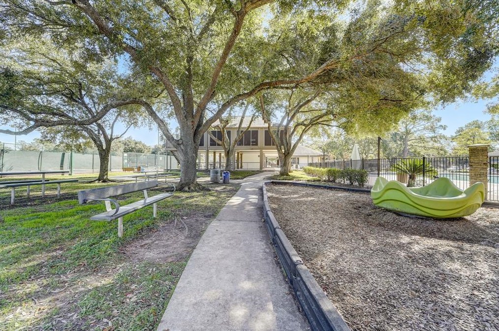 18102 Oakhampton Dr, Houston TX  77084-3261 exterior
