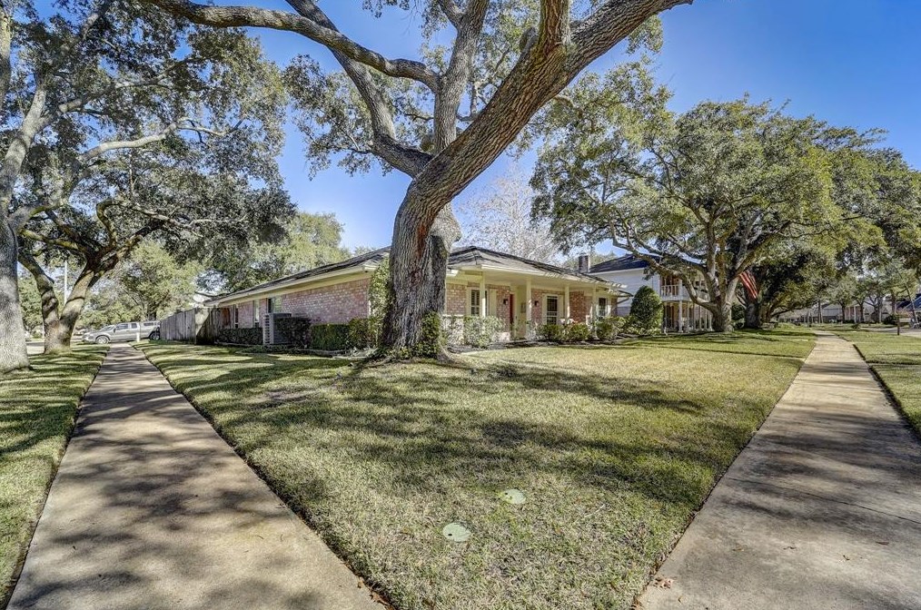 18102 Oakhampton Dr, Houston TX  77084-3200 exterior