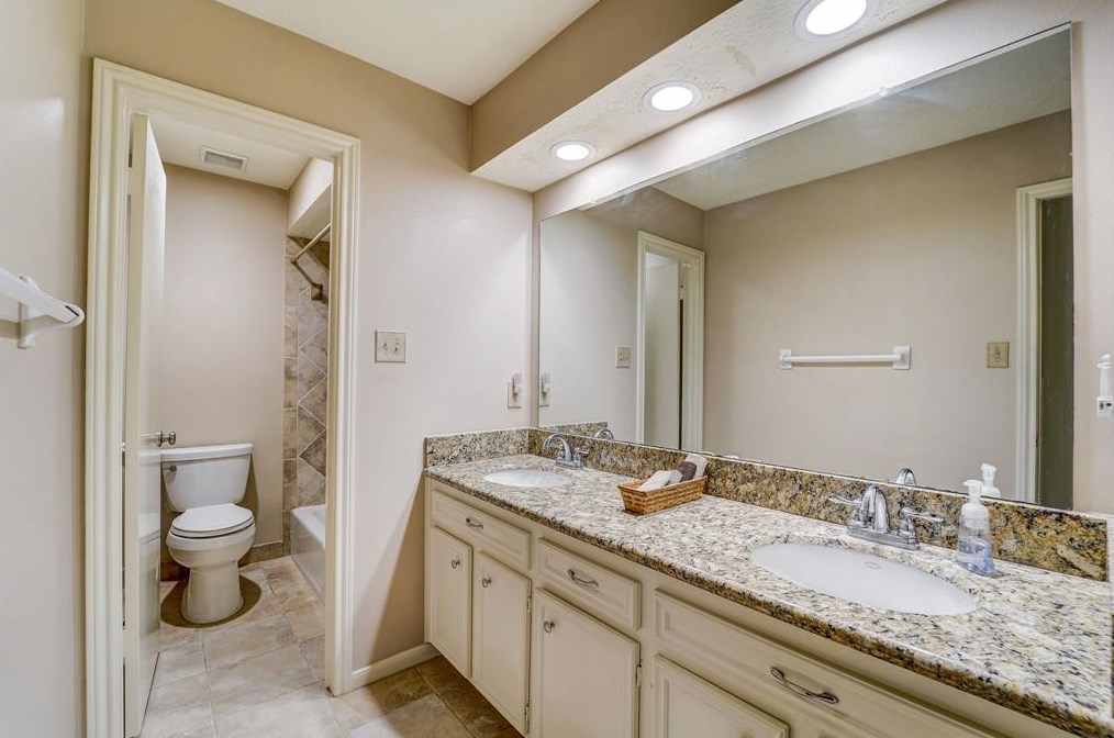 18102 Oakhampton Dr, Houston TX  77084-3261 exterior