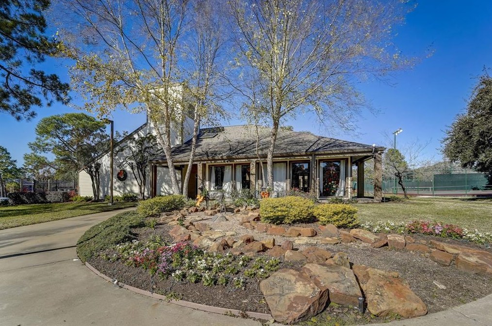 18102 Oakhampton Dr, Houston TX  77084-3261 exterior