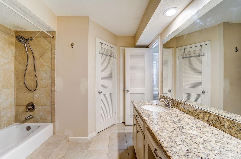 18102 Oakhampton Dr, Houston TX  77084-3261 exterior