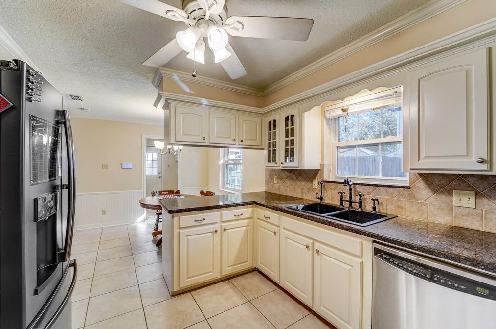 18102 Oakhampton Dr, Houston TX  77084-3261 exterior