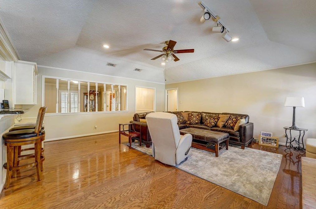 18102 Oakhampton Dr, Houston TX  77084-3261 exterior