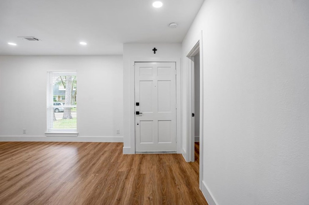 8207 Langdon Ln, Houston TX  77036-6821 exterior