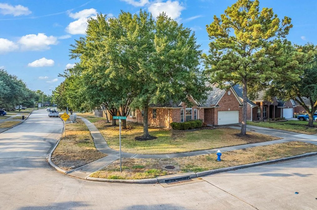 9203 Cabin Creek Dr, Houston TX  77064-3809 exterior