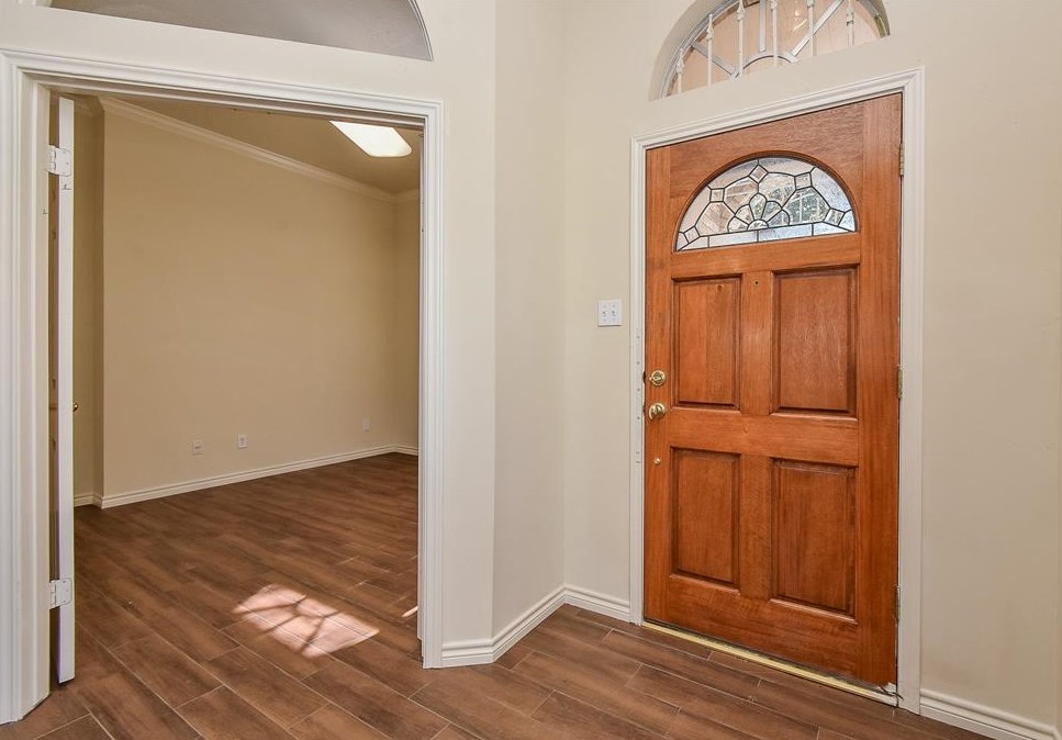 10706 Spring Brook Dr, Houston TX  77041-8748 exterior