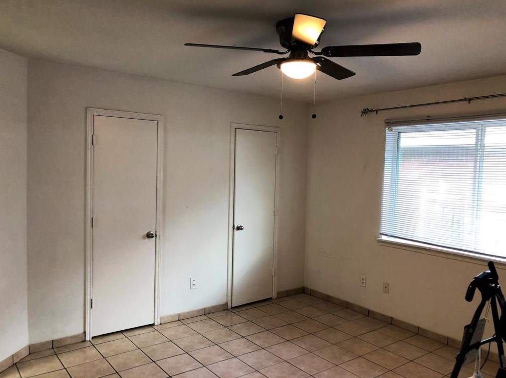 7926 Log Holw Dr, Houston TX  77040-1810 exterior