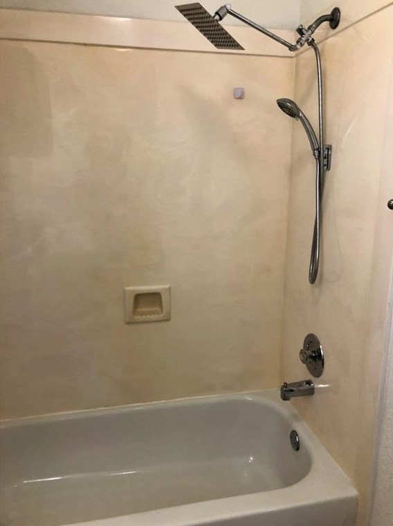 7926 Log Holw Dr, Houston TX  77040-1810 exterior