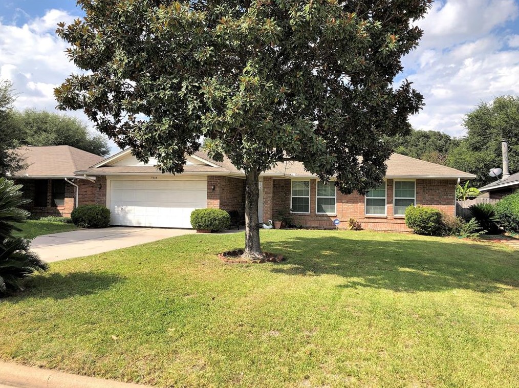 7926 Log Hollow Dr, Houston TX  77040-1751 exterior