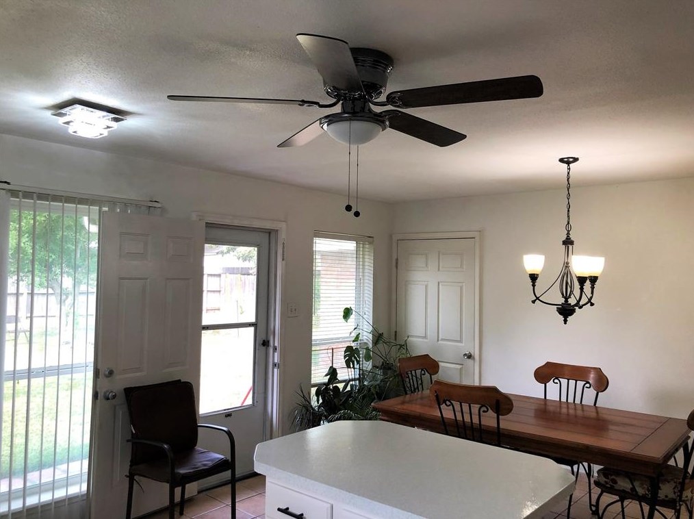 7926 Log Holw Dr, Houston TX  77040-1810 exterior