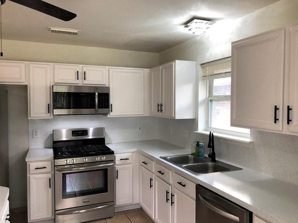 7926 Log Holw Dr, Houston TX  77040-1810 exterior