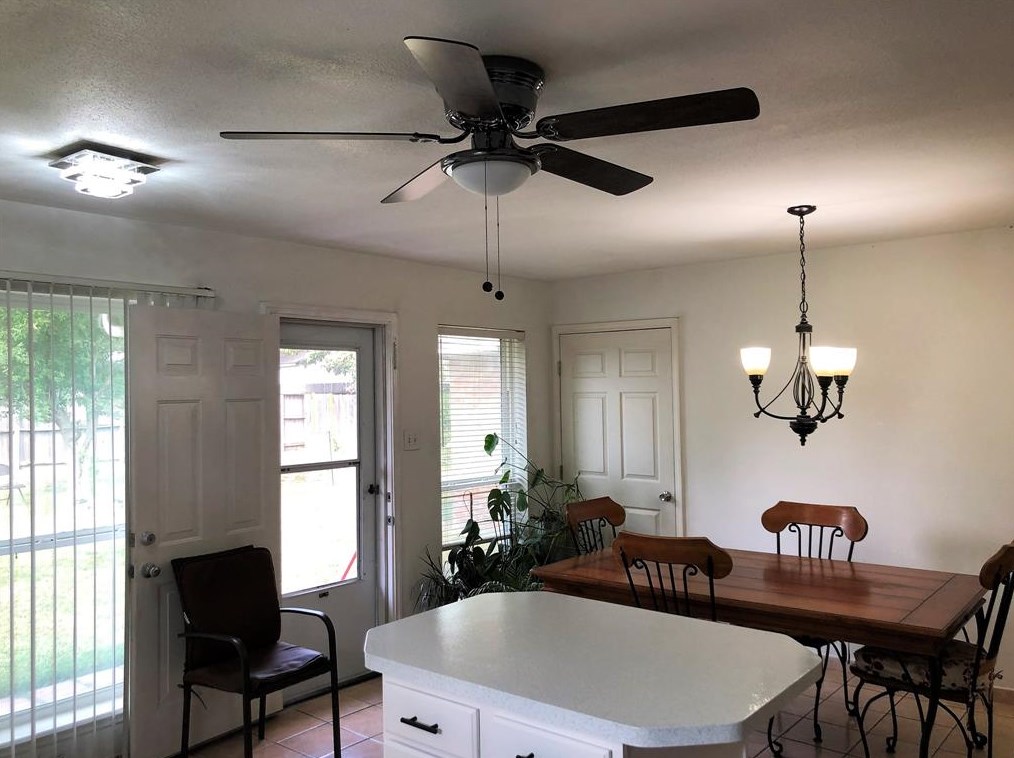 7926 Log Holw Dr, Houston TX  77040-1810 exterior