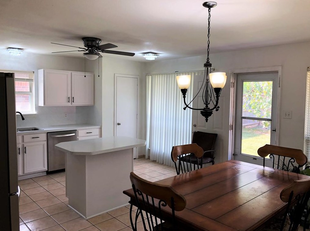7926 Log Holw Dr, Houston TX  77040-1810 exterior