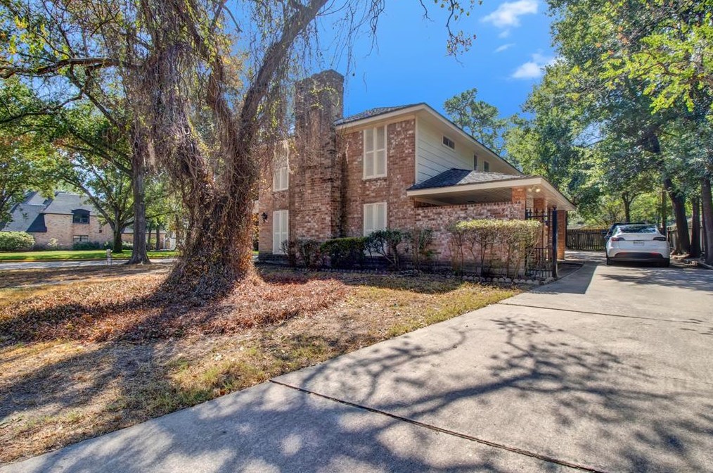 5703 Havenwoods Dr, Houston TX  77066-2349 exterior