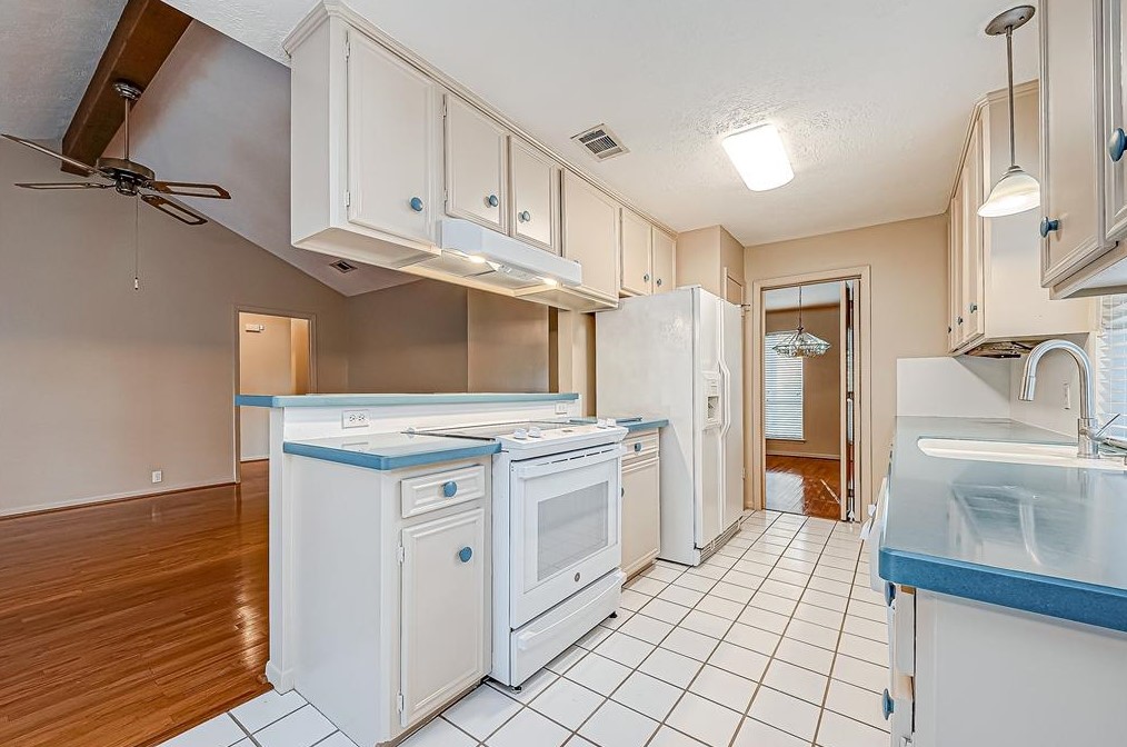 114 Quiet Wind Dr, Montgomery TX 77356-5949 exterior