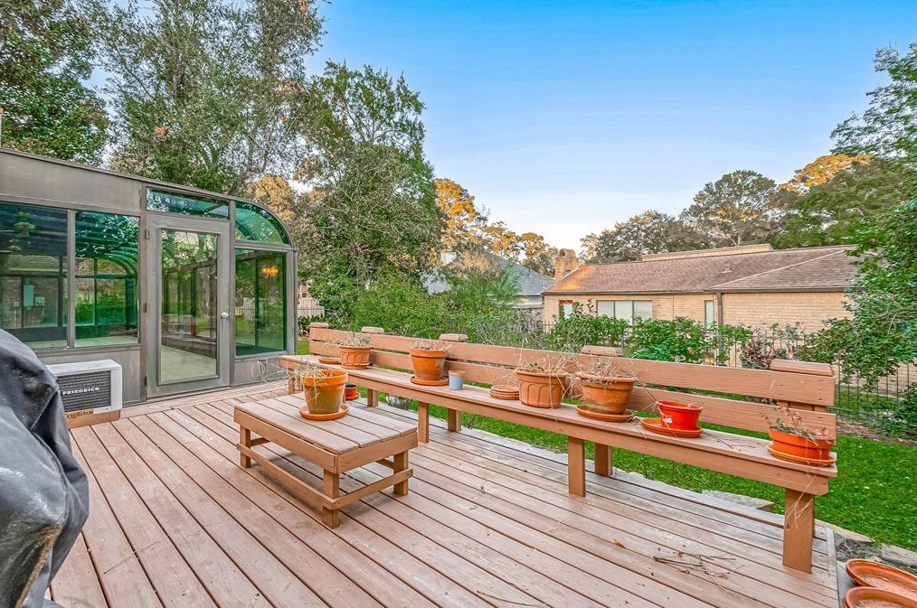 114 Quiet Wind Dr, Montgomery TX 77356-5949 exterior