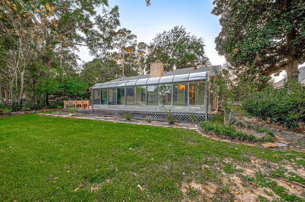 114 Quiet Wind Dr, Montgomery TX 77356-5949 exterior