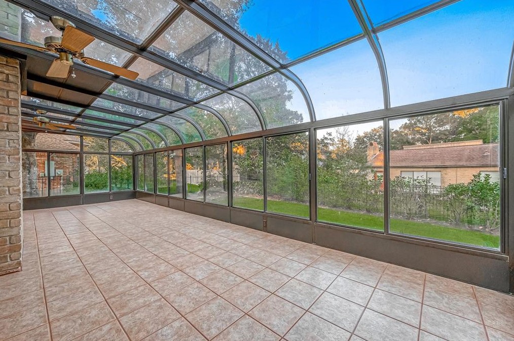 114 Quiet Wind Dr, Montgomery TX 77356-5949 exterior