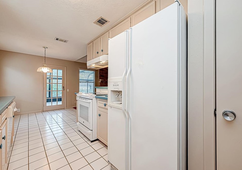 114 Quiet Wind Dr, Montgomery TX 77356-5949 exterior