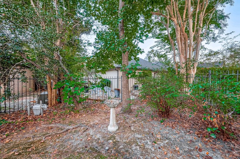 114 Quiet Wind Dr, Montgomery TX 77356-5949 exterior