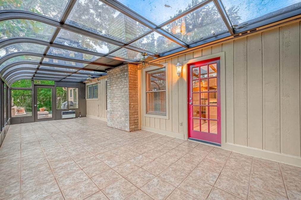 114 Quiet Wind Dr, Montgomery TX 77356-5949 exterior