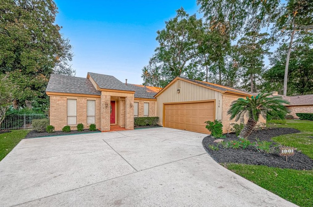 114 Quiet Wind Dr, Montgomery TX 77356-5949 exterior