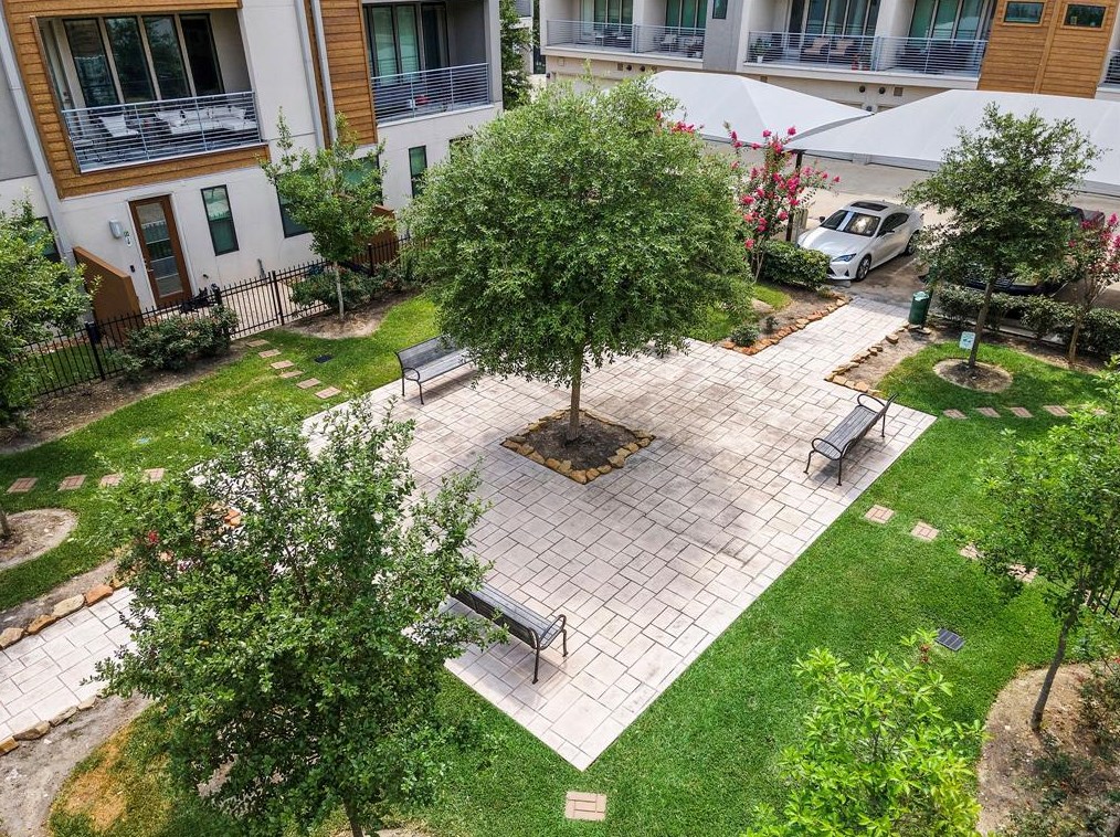 2401 Crawford St, Houston TX  77004-1019 exterior