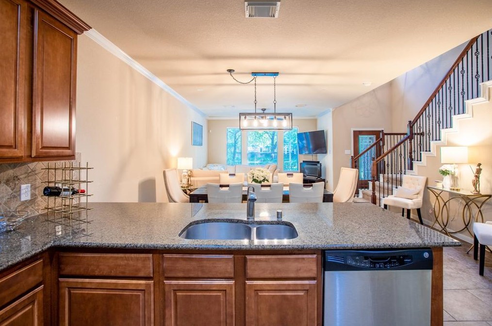 6 Innerwoods Pl, Spring TX  77382-1237 exterior