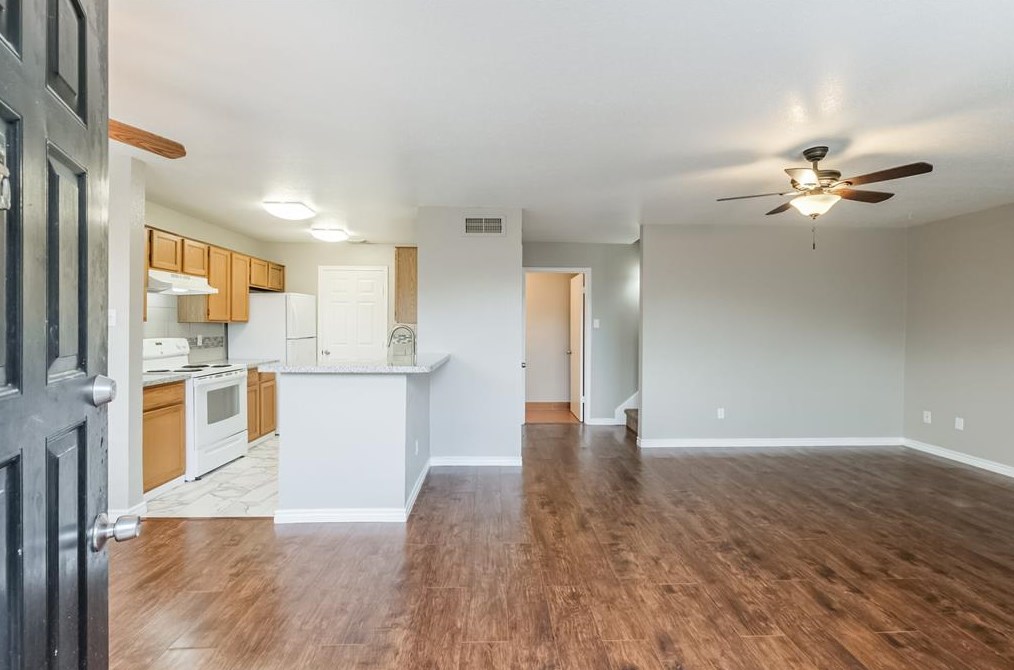 8237 Creekbend Dr, Houston TX  77071-1135 exterior